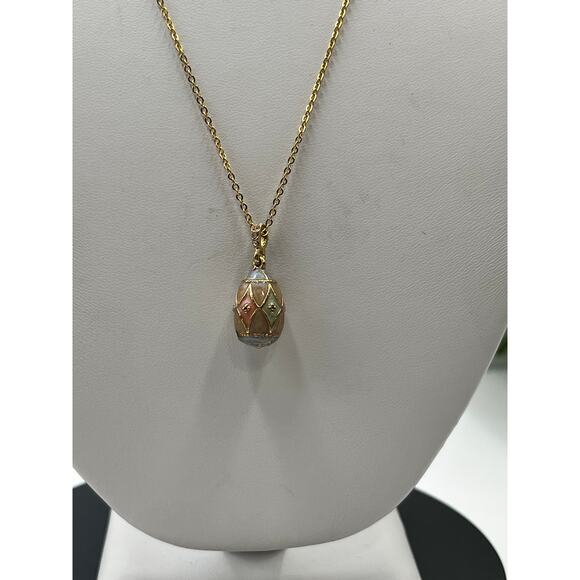 Avon Vintage‎ Enamel Rhinestone Pastel Pink Gold Tone  Egg Pendant Necklace - Picture 10 of 10